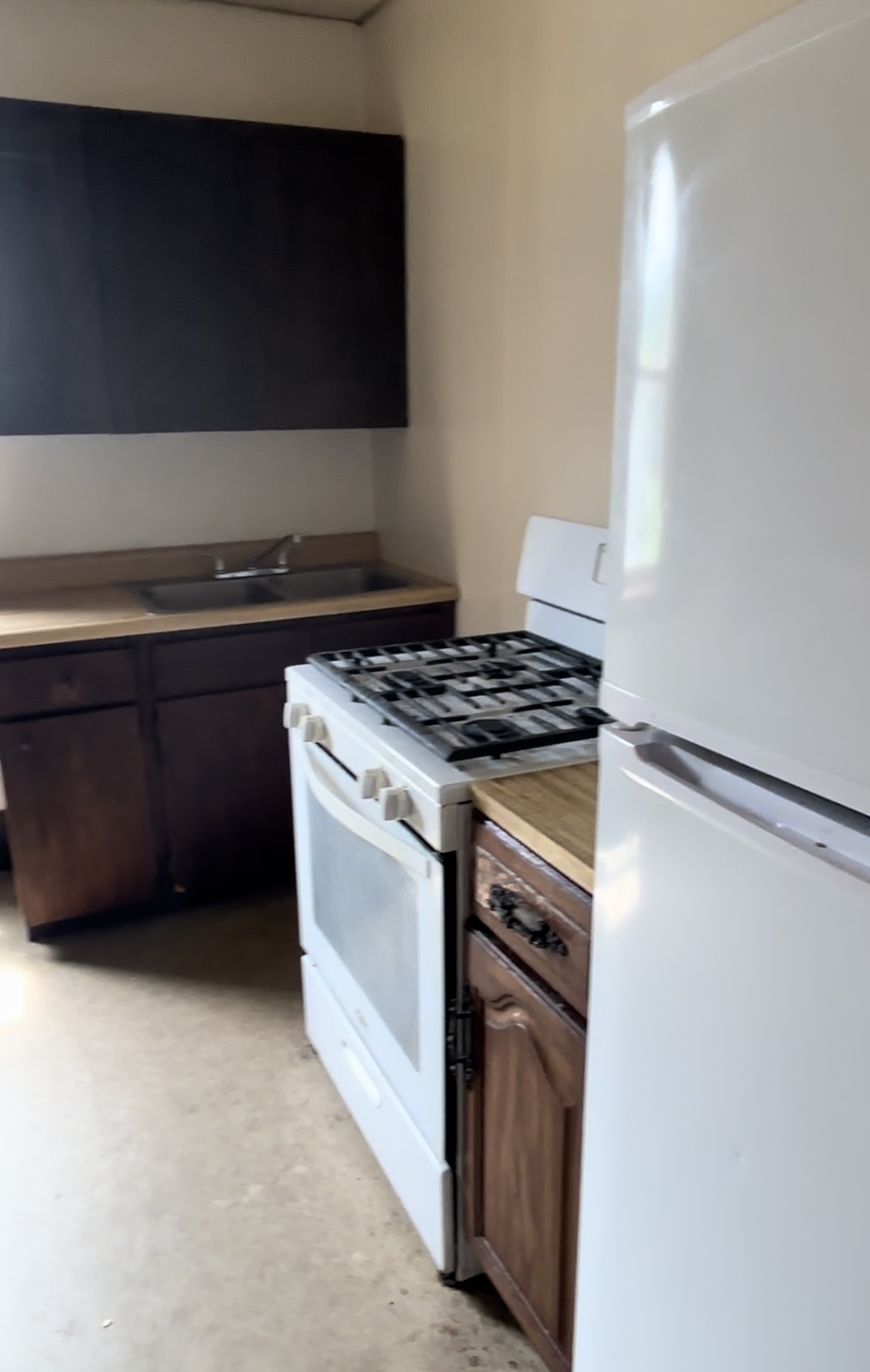 217 Allegheny Avenue - 3